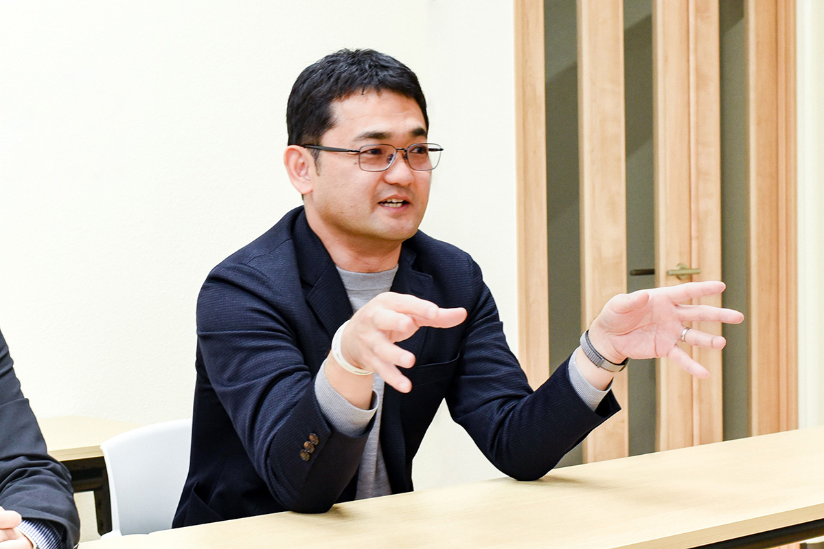 thumnail:明石石油株式会社の事例取材風景